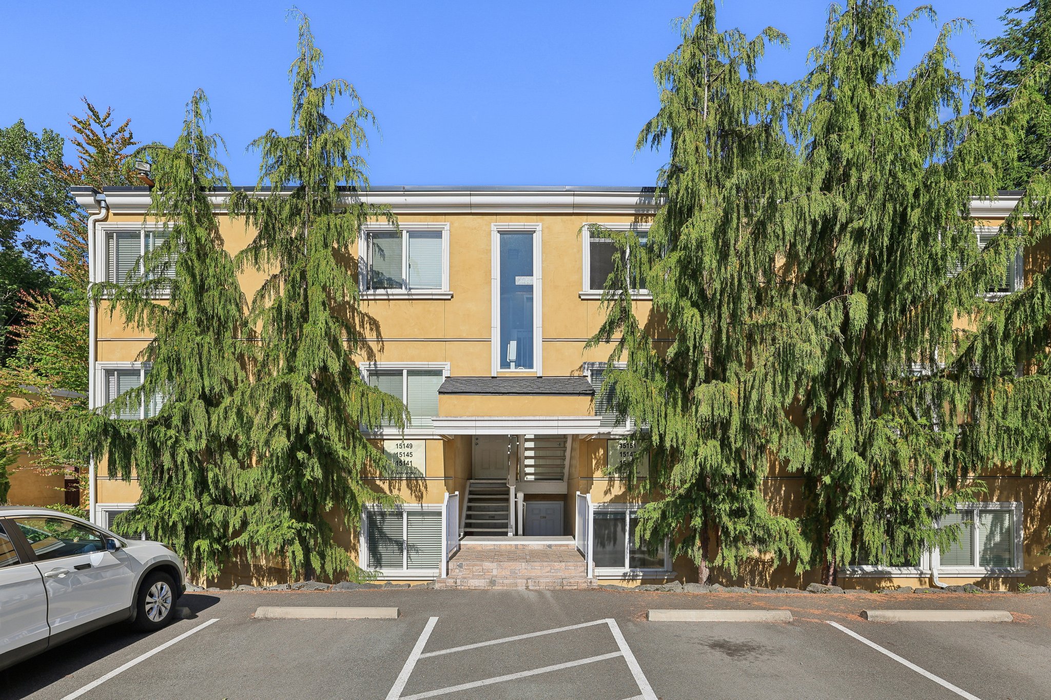 about-hero 1-web-or-mls-ne-8th-st-15143-3005-001